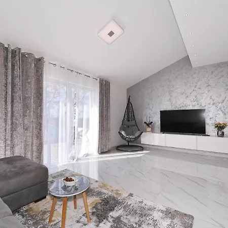 Apartament Chiara *