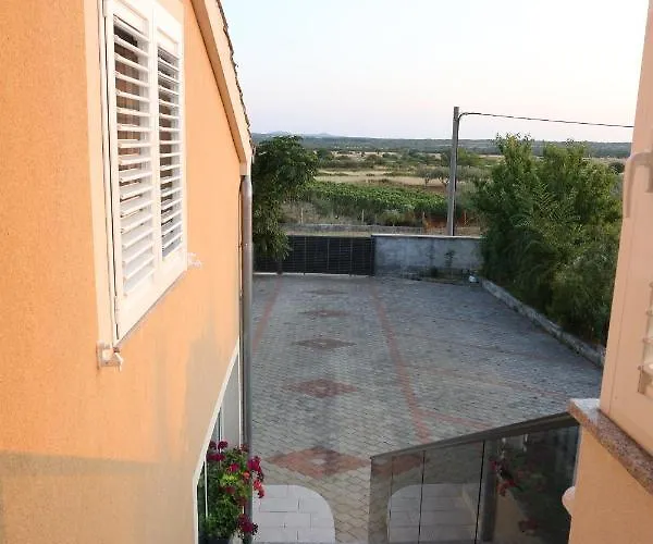 Chiara